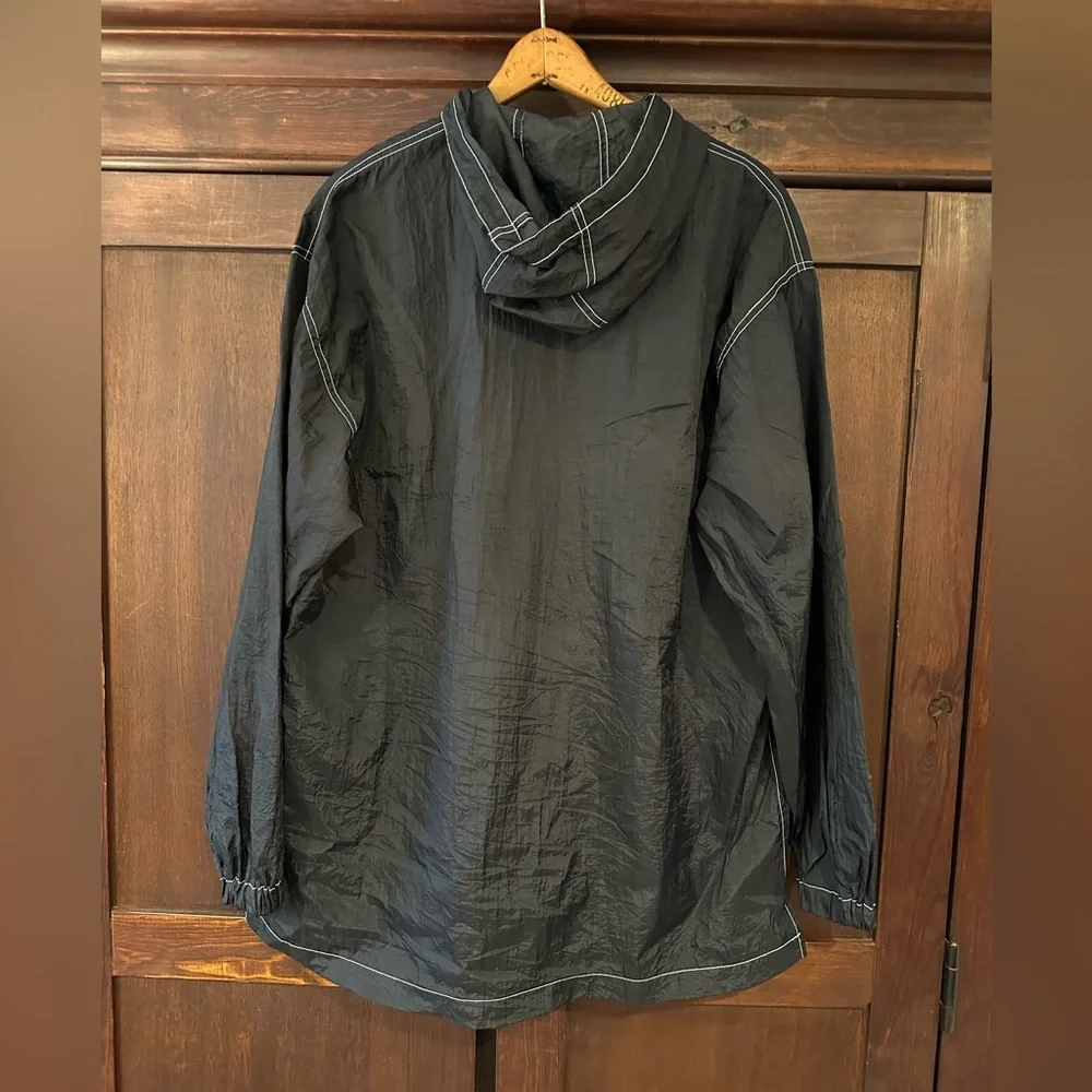 Athletic Works Women’s windbreaker - Picture 2 of 4